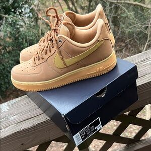 Nike Men's Brown and Gold Sneakers